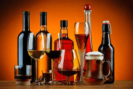 Alcoholic drinks as examples of an organic compound
