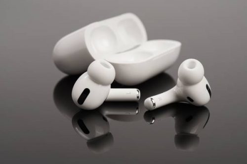 Difference Between EarPods and AirPods
