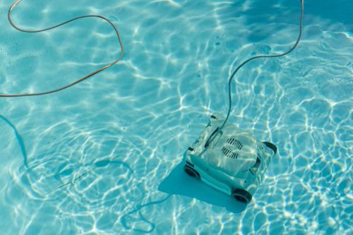Difference Between Robotic Pool Cleaner and Suction Pool Cleaner