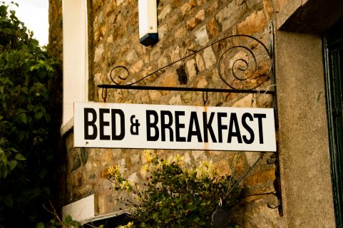 Difference Between Bed And Breakfast and Hotel