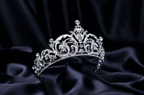 Difference Between Crowns and Tiaras