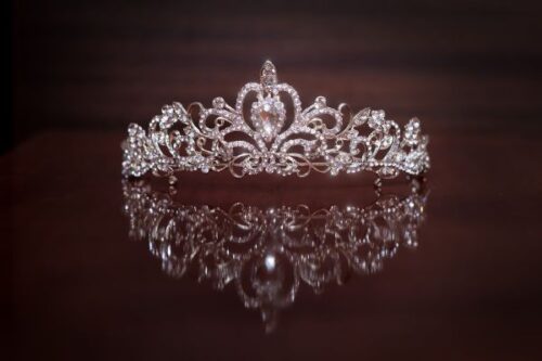 Difference Between Crowns and Tiaras