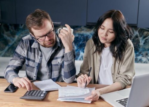 Difference Between Debt Consolidation and Refinancing