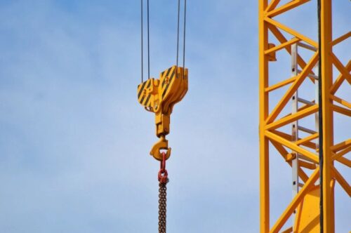 Difference Between Chain Hoists and Wire Rope Hoists in Industrial Lifting
